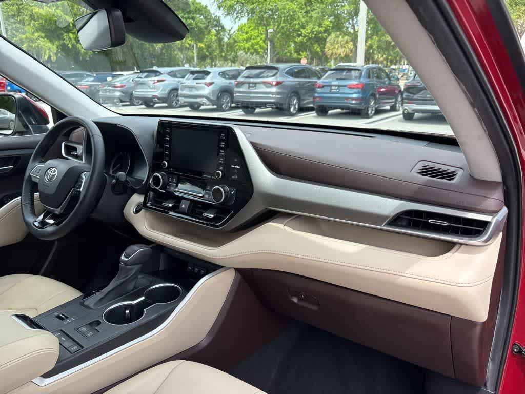 used 2020 Toyota Highlander car, priced at $32,656