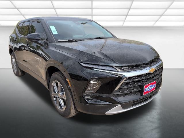 new 2025 Chevrolet Blazer car, priced at $29,665