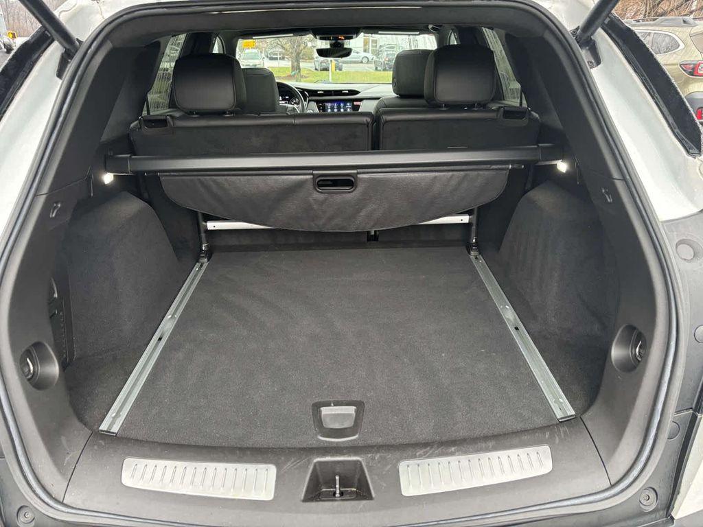 used 2022 Cadillac XT5 car, priced at $33,993