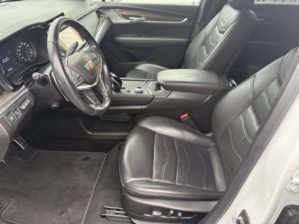 used 2022 Cadillac XT5 car, priced at $33,993