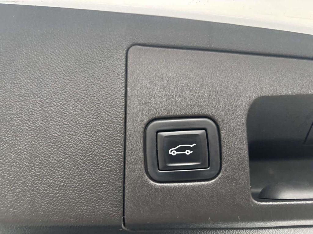 used 2022 Cadillac XT5 car, priced at $33,993