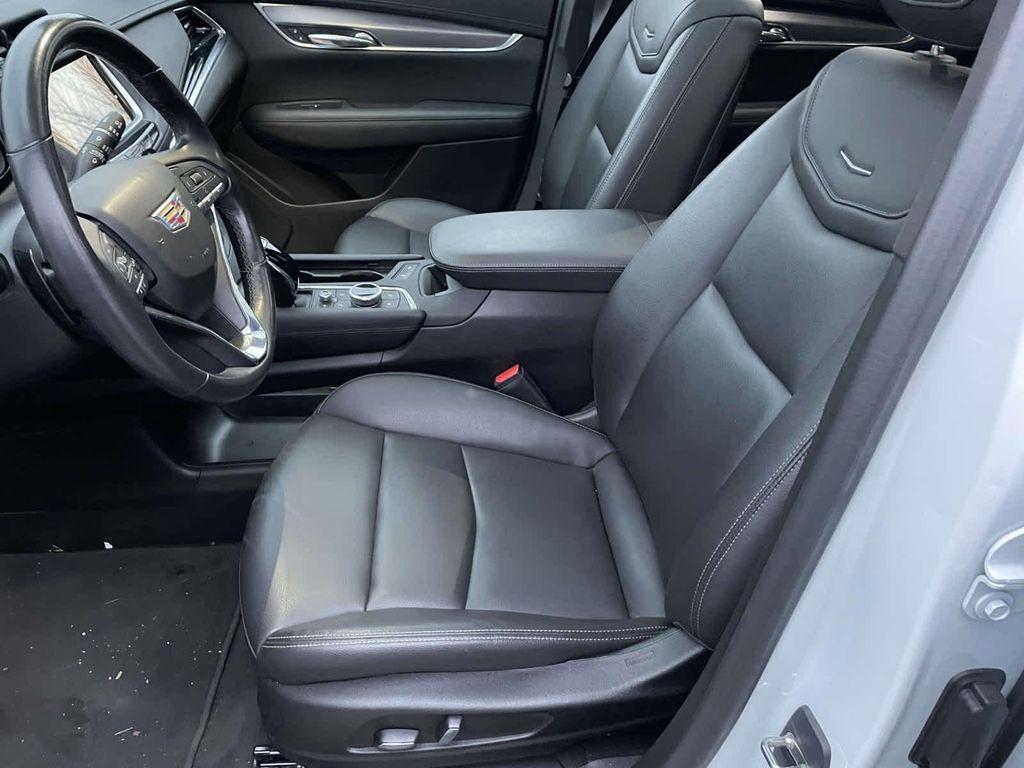 used 2023 Cadillac XT6 car, priced at $35,996