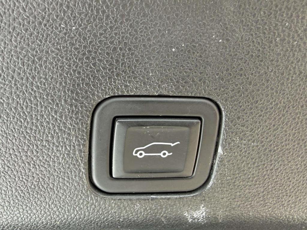 used 2024 GMC Yukon XL car, priced at $75,986