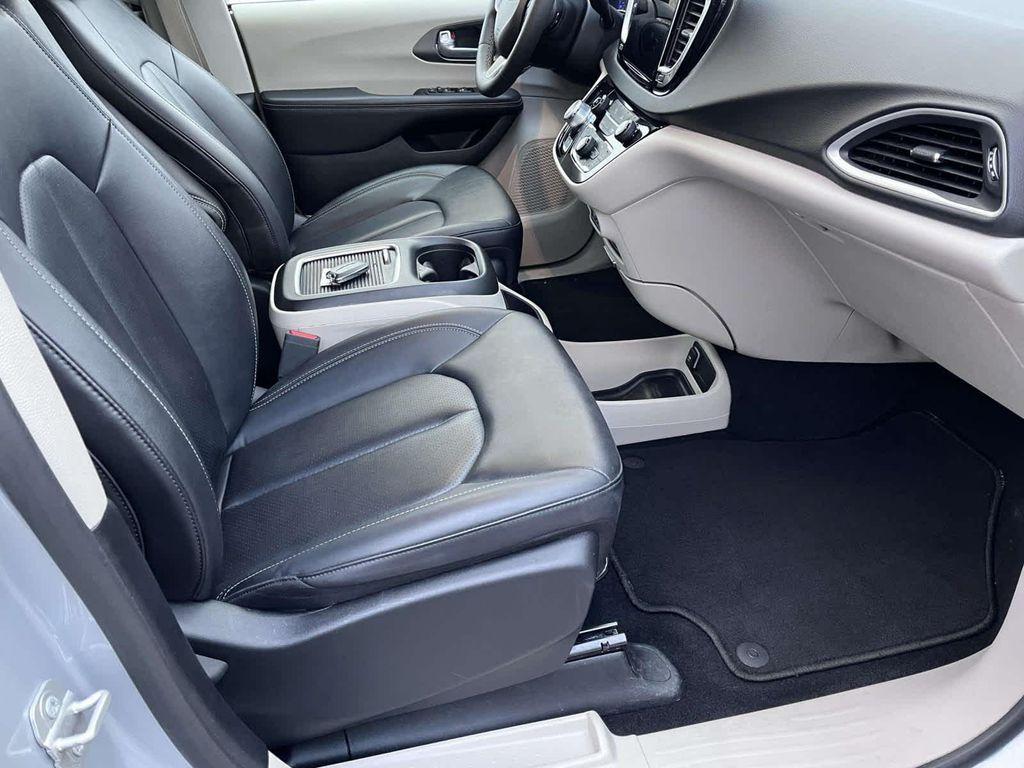 used 2024 Chrysler Pacifica car, priced at $26,996