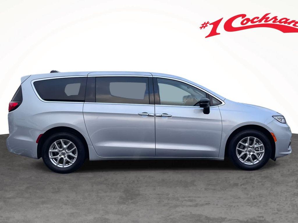 used 2024 Chrysler Pacifica car, priced at $26,996