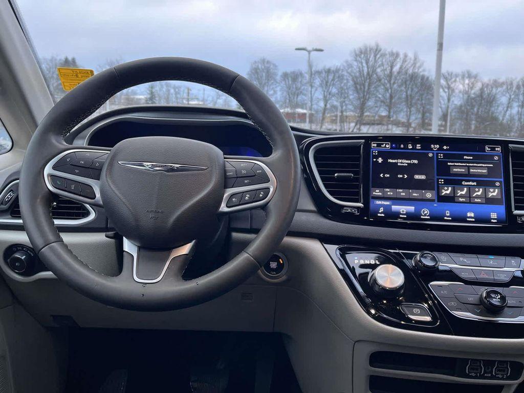 used 2024 Chrysler Pacifica car, priced at $26,996