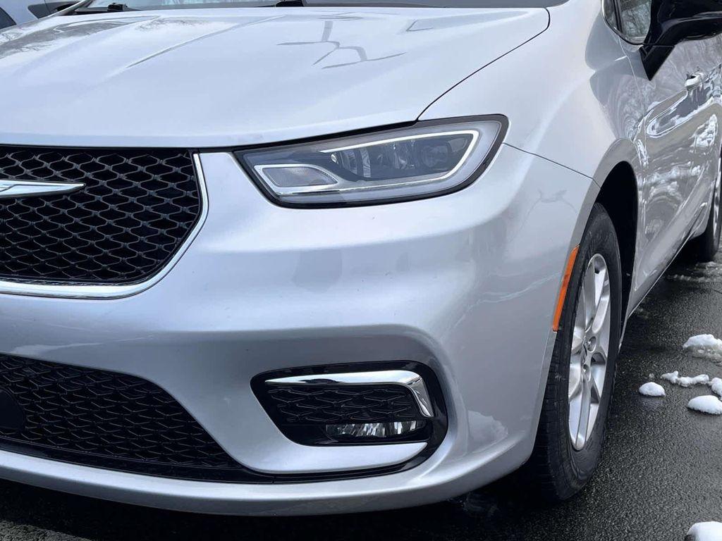 used 2024 Chrysler Pacifica car, priced at $26,996