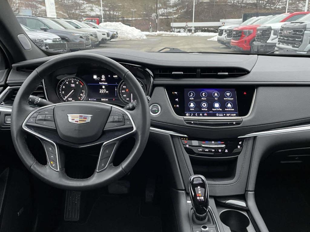 used 2025 Cadillac XT5 car, priced at $41,986