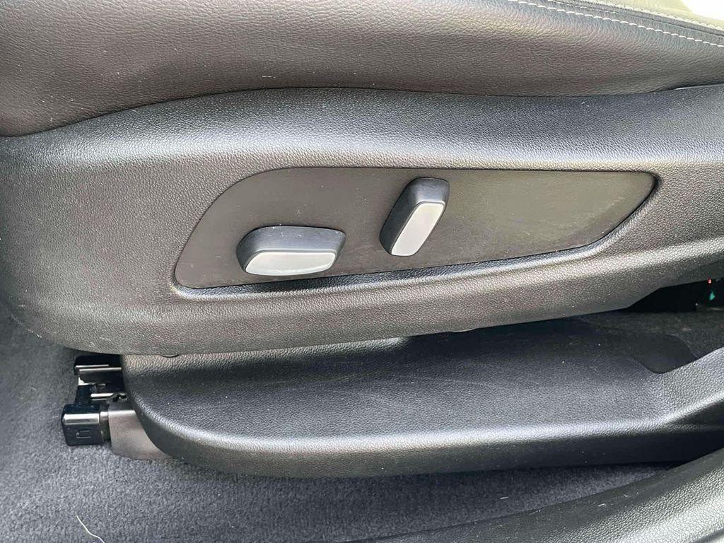 used 2023 Cadillac XT6 car, priced at $29,998