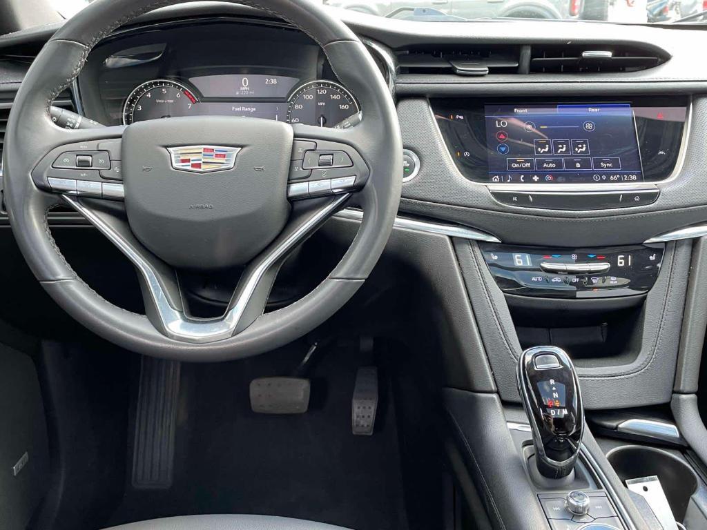 used 2023 Cadillac XT6 car, priced at $29,998