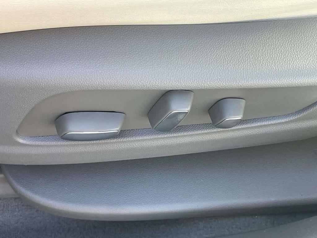 used 2023 Cadillac XT6 car, priced at $33,986