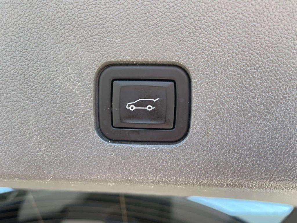 used 2023 Cadillac XT6 car, priced at $33,986