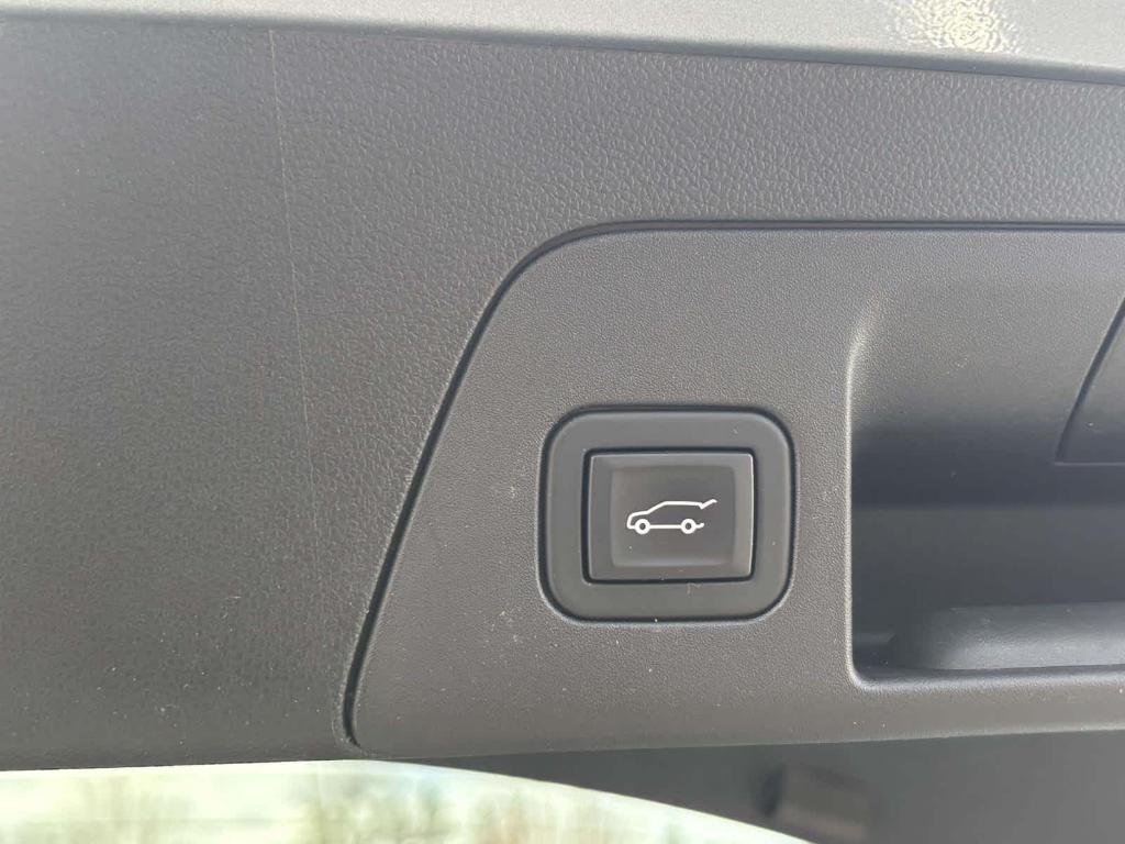 used 2023 Buick Envision car, priced at $32,998