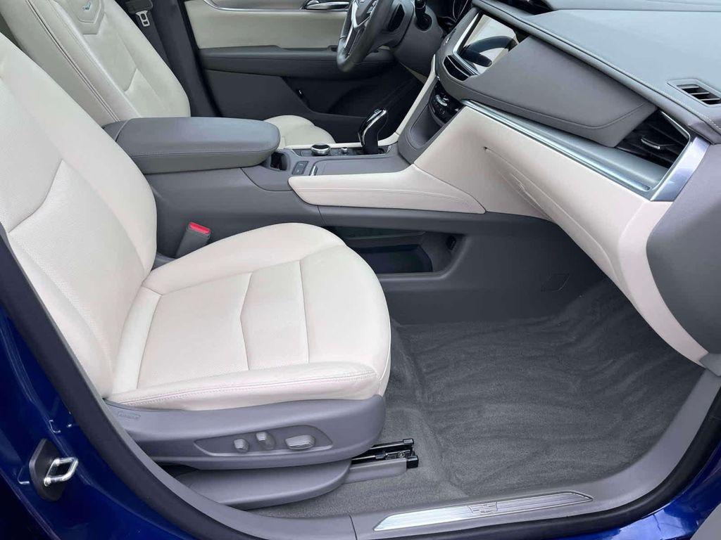 used 2023 Cadillac XT5 car, priced at $29,996