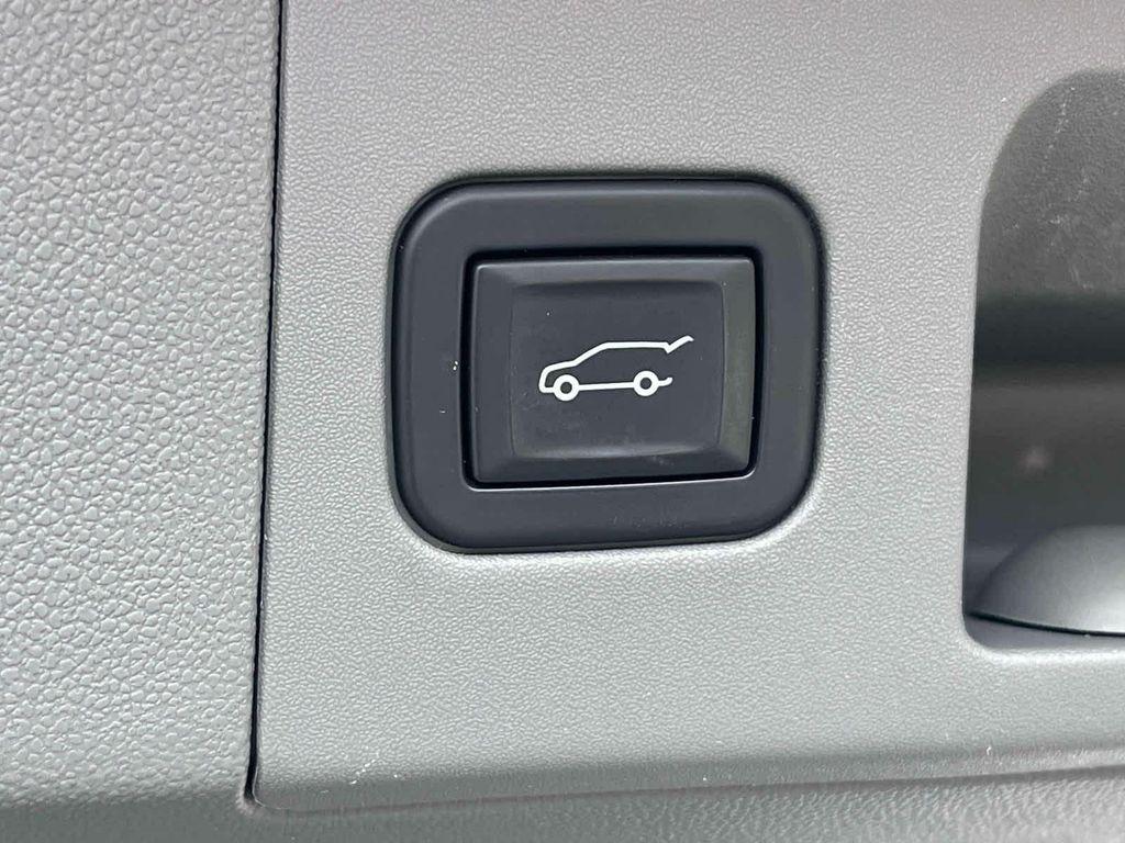 used 2023 Cadillac XT5 car, priced at $29,996