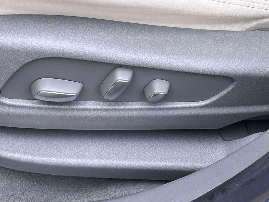 used 2023 Cadillac XT5 car, priced at $29,996