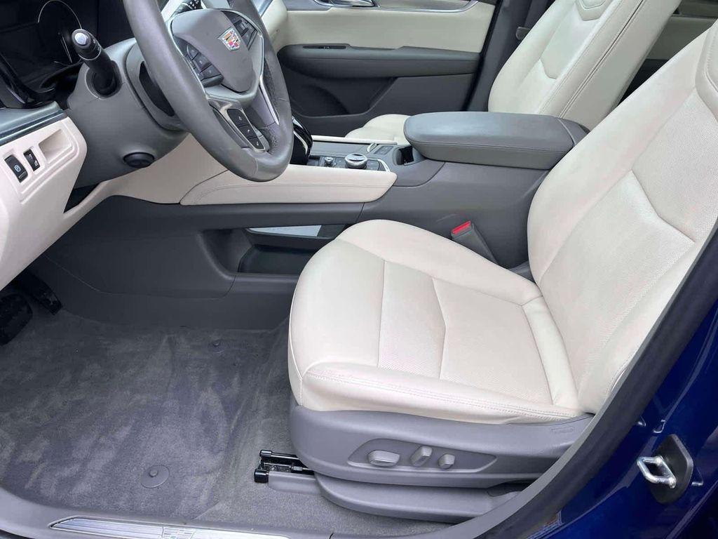 used 2023 Cadillac XT5 car, priced at $29,996