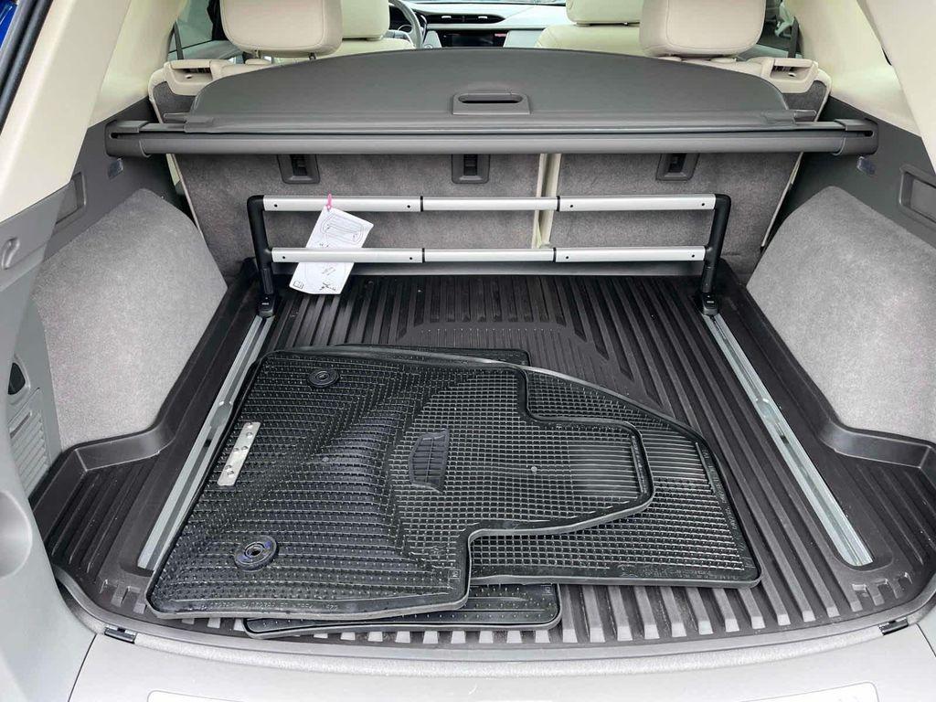 used 2023 Cadillac XT5 car, priced at $29,996