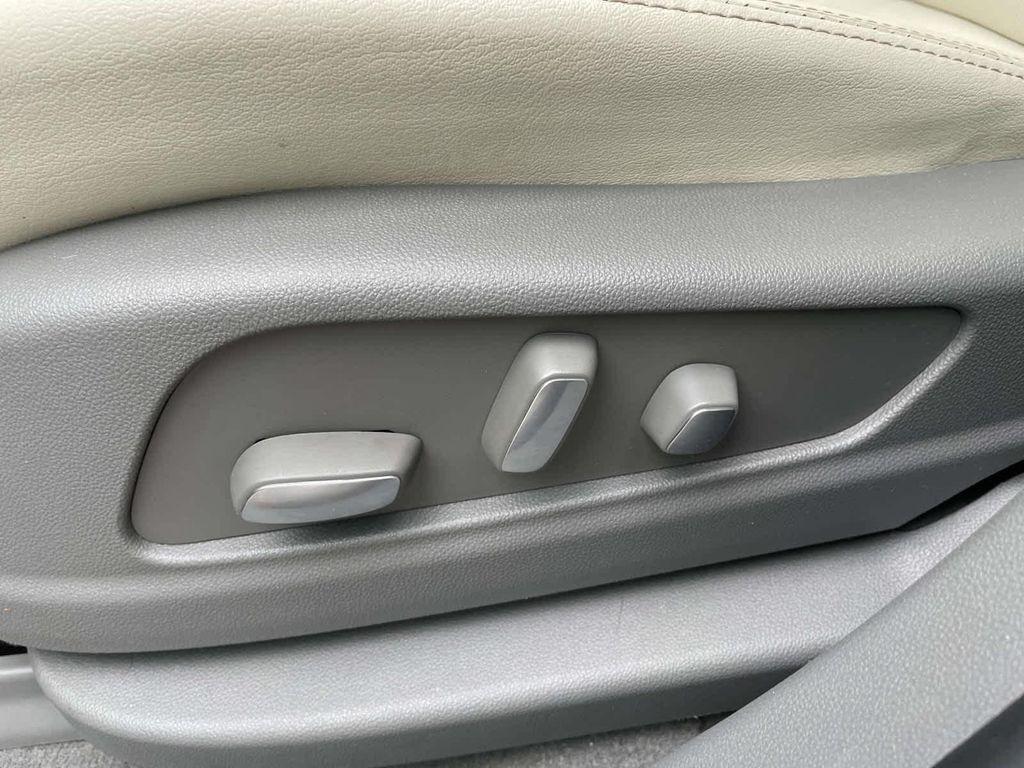 used 2023 Cadillac XT5 car, priced at $30,998