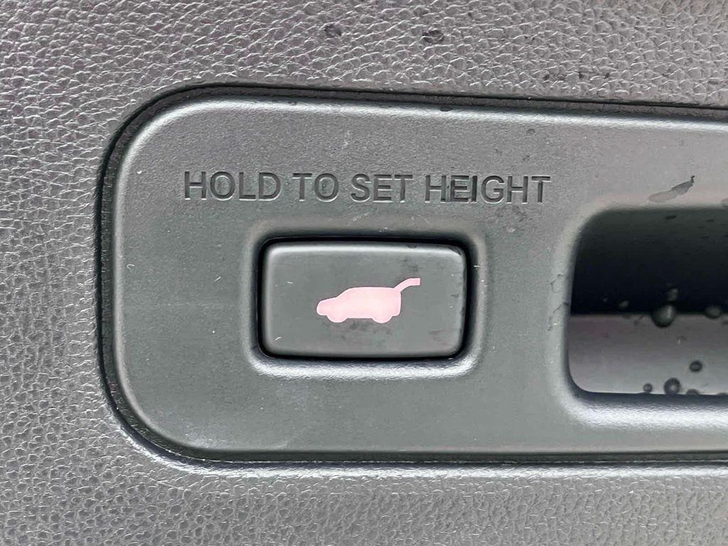 used 2023 Acura MDX car, priced at $40,987