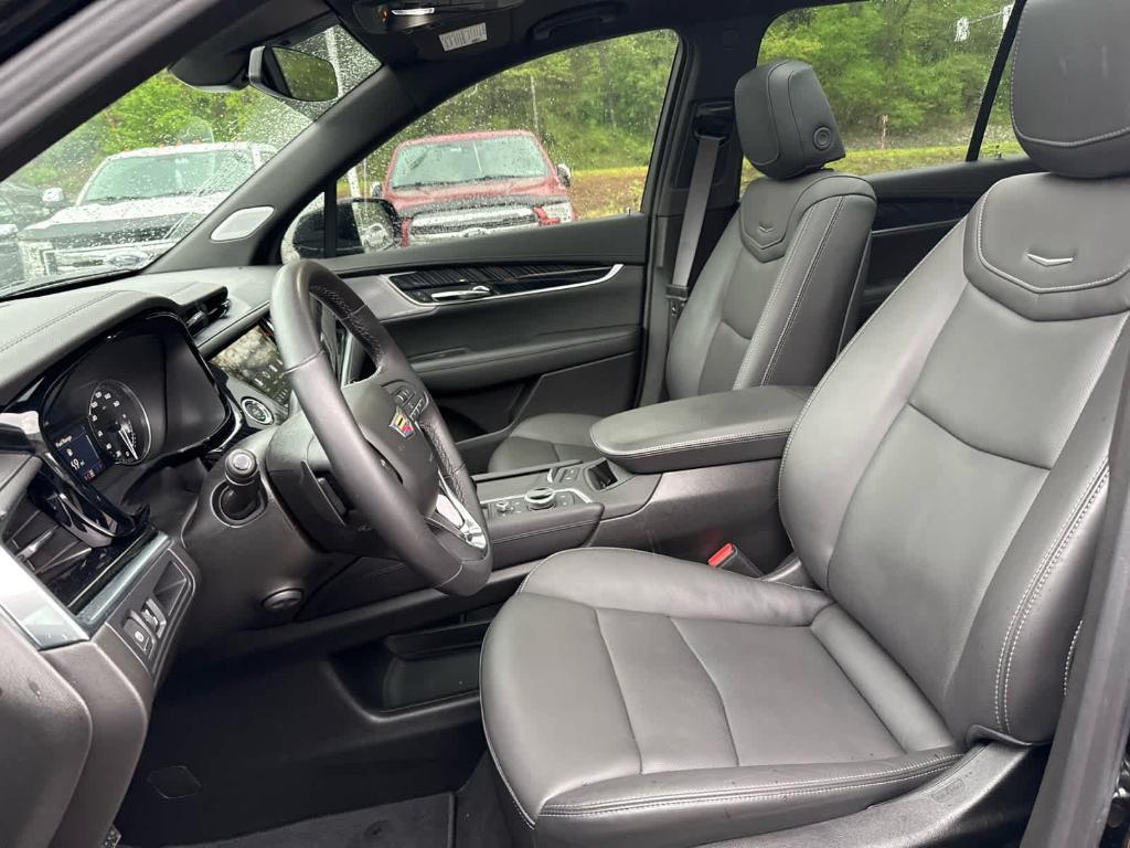 used 2025 Cadillac XT6 car, priced at $54,983