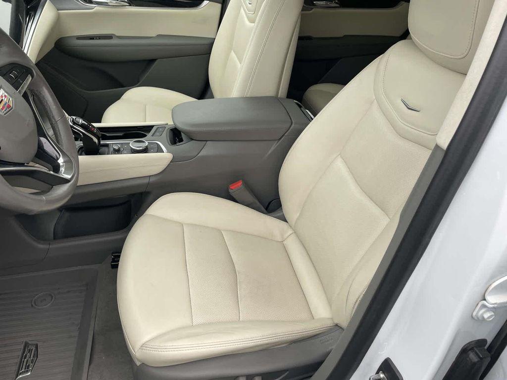 used 2023 Cadillac XT6 car, priced at $31,996