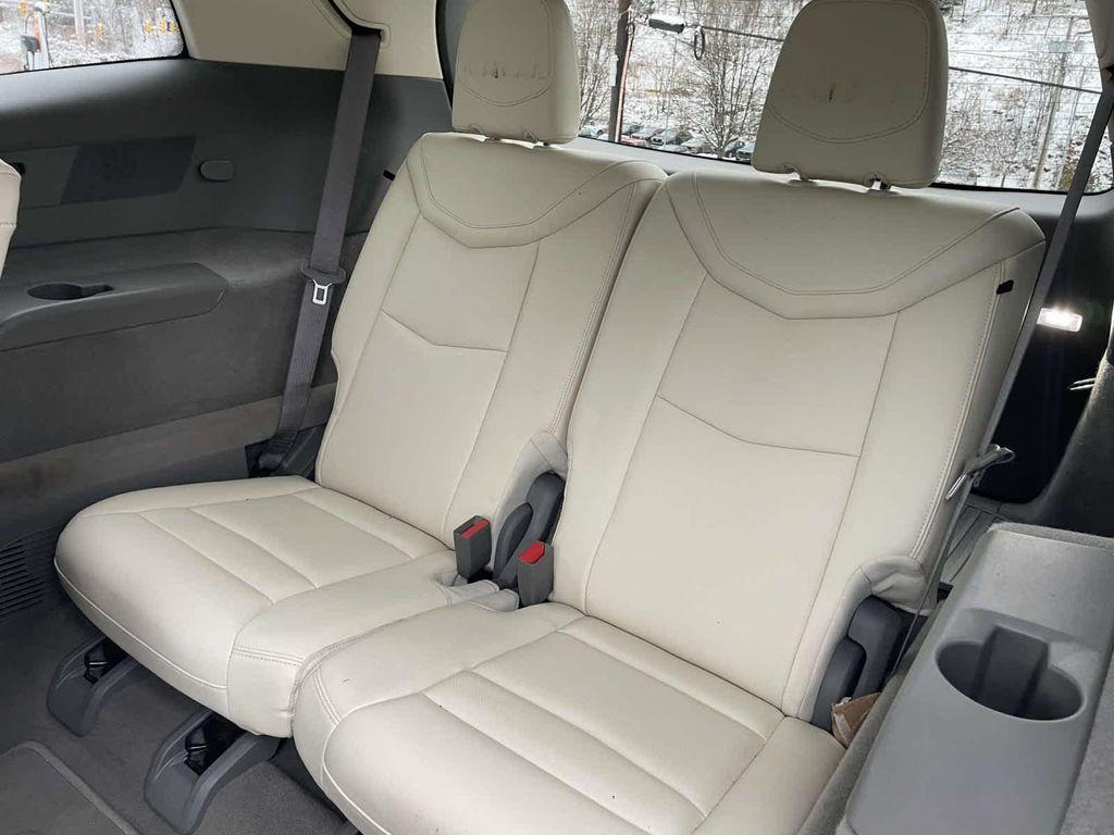 used 2023 Cadillac XT6 car, priced at $31,996