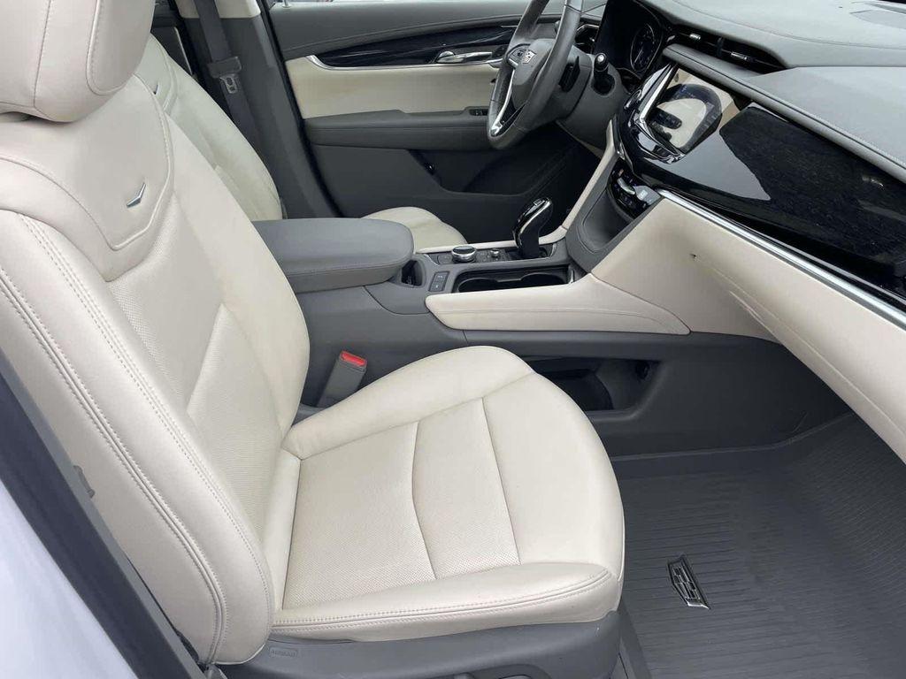 used 2023 Cadillac XT6 car, priced at $31,996