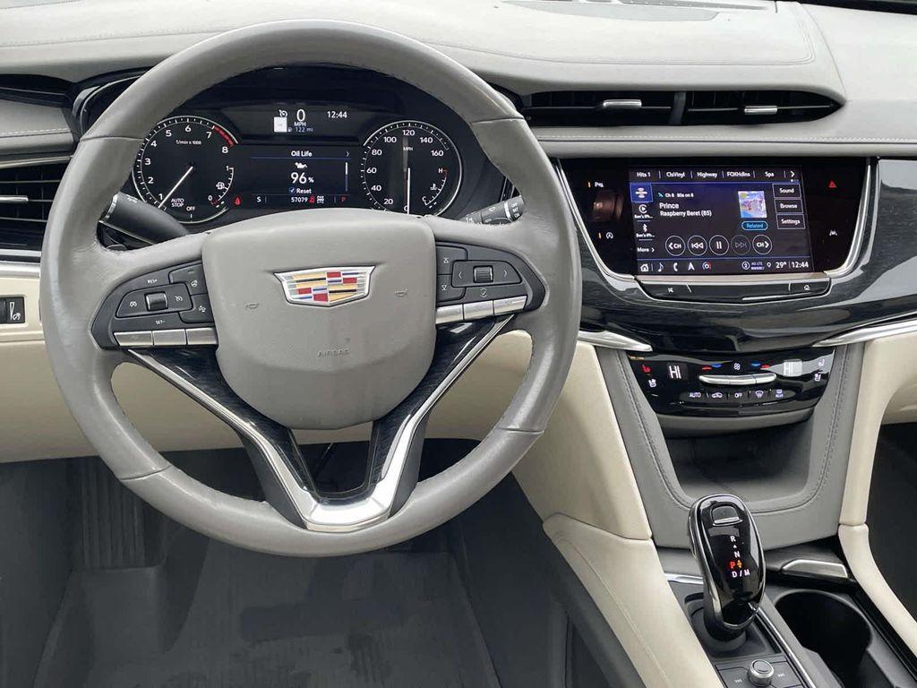 used 2023 Cadillac XT6 car, priced at $31,996