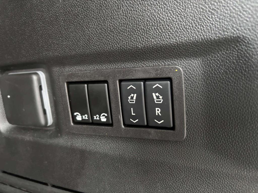 used 2024 Chevrolet Tahoe car, priced at $63,998