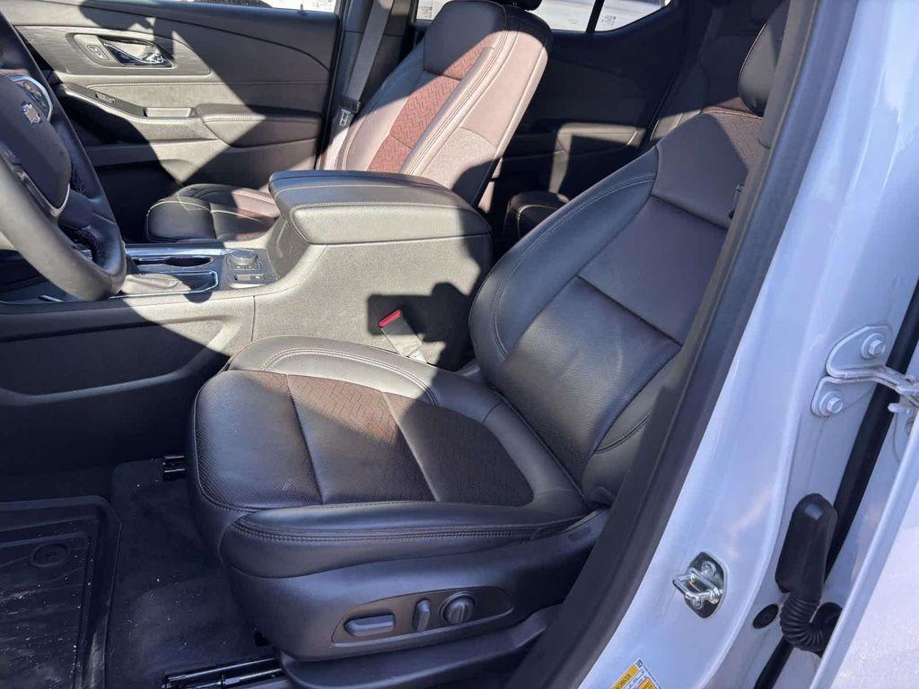 used 2023 Chevrolet Traverse car, priced at $35,499