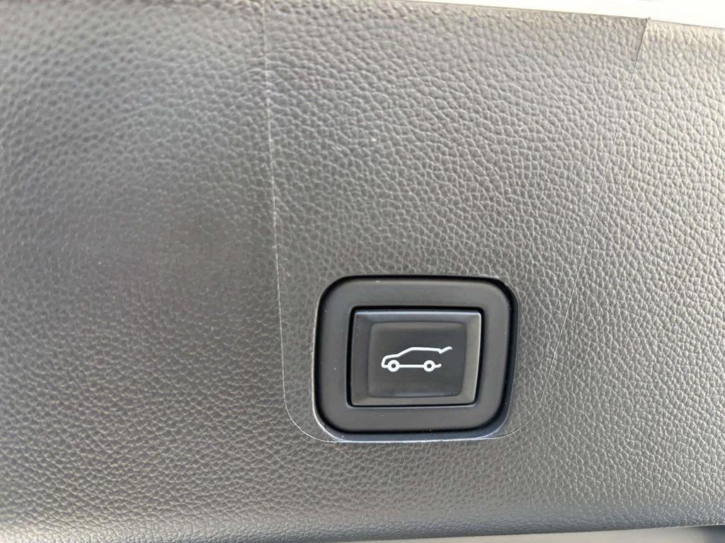 used 2023 Chevrolet Traverse car, priced at $35,499