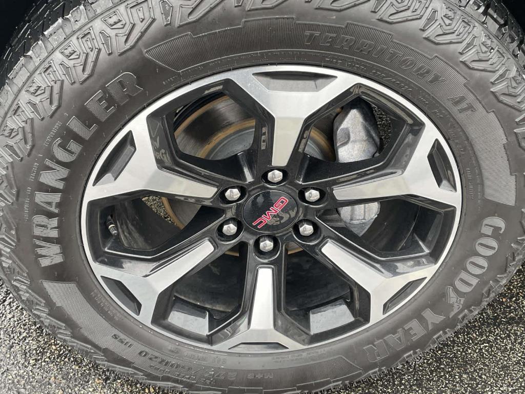 used 2025 GMC Yukon XL car, priced at $75,986