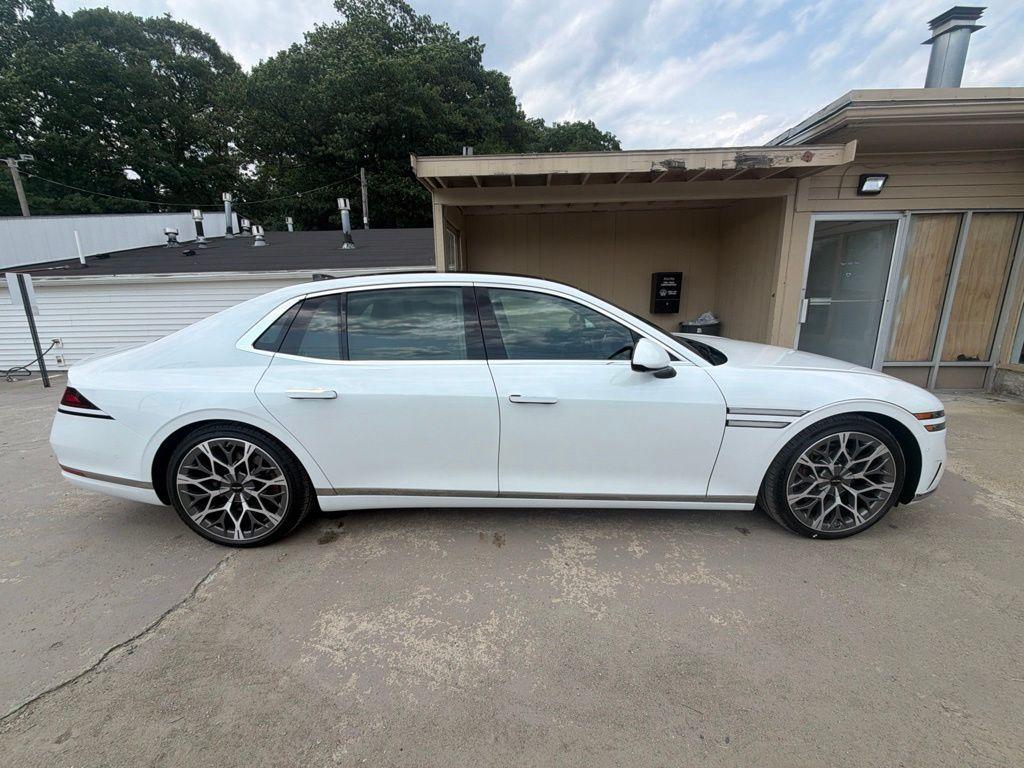 new 2026 Genesis G90 car, priced at $106,140