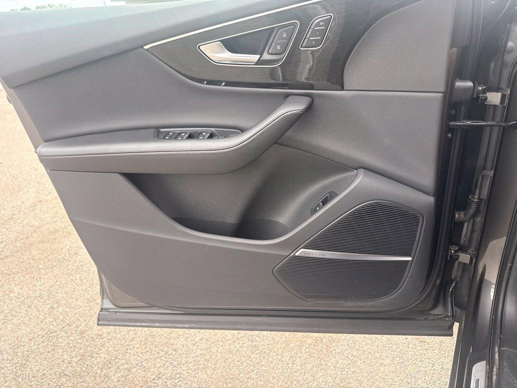 Audi Q7 view 15