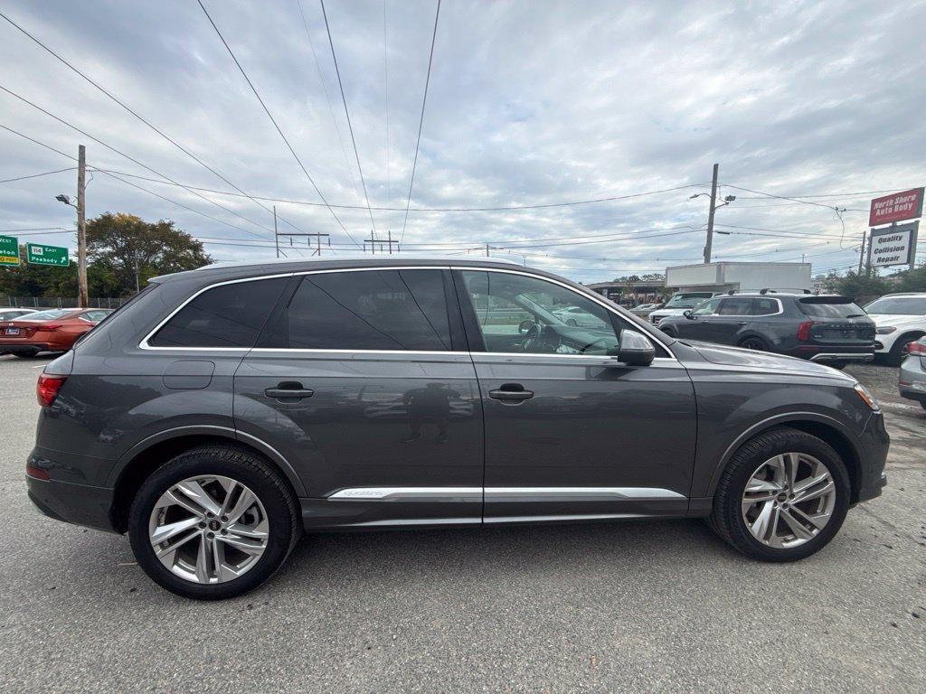 Audi Q7 view 5