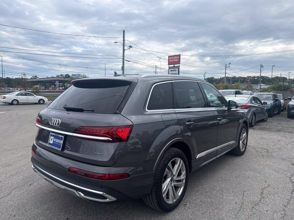 Audi Q7 view 6