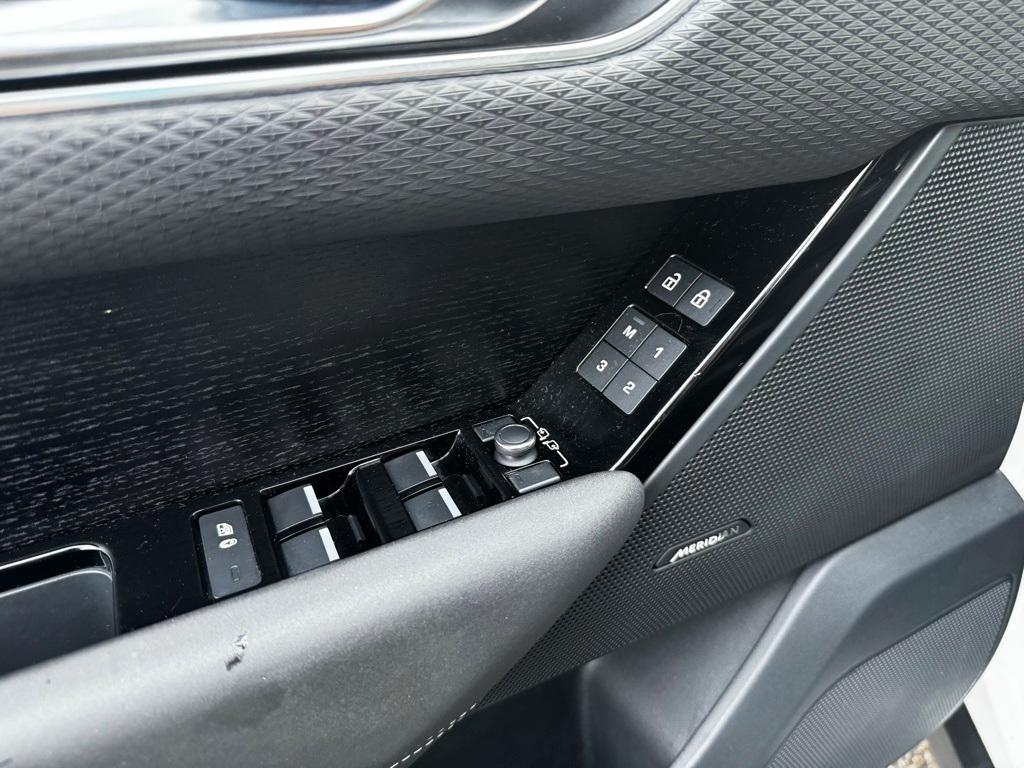 used 2022 Land Rover Range Rover Velar car, priced at $33,114