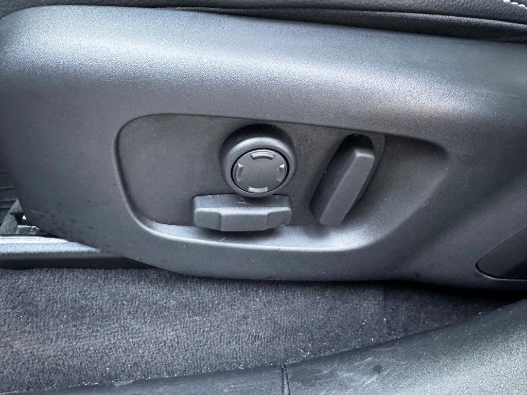 used 2022 Land Rover Range Rover Velar car, priced at $33,114