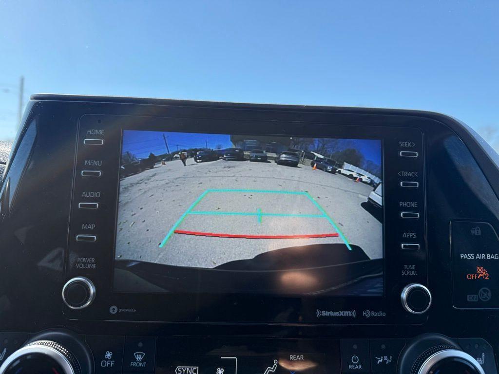 used 2020 Toyota Highlander car, priced at $28,325