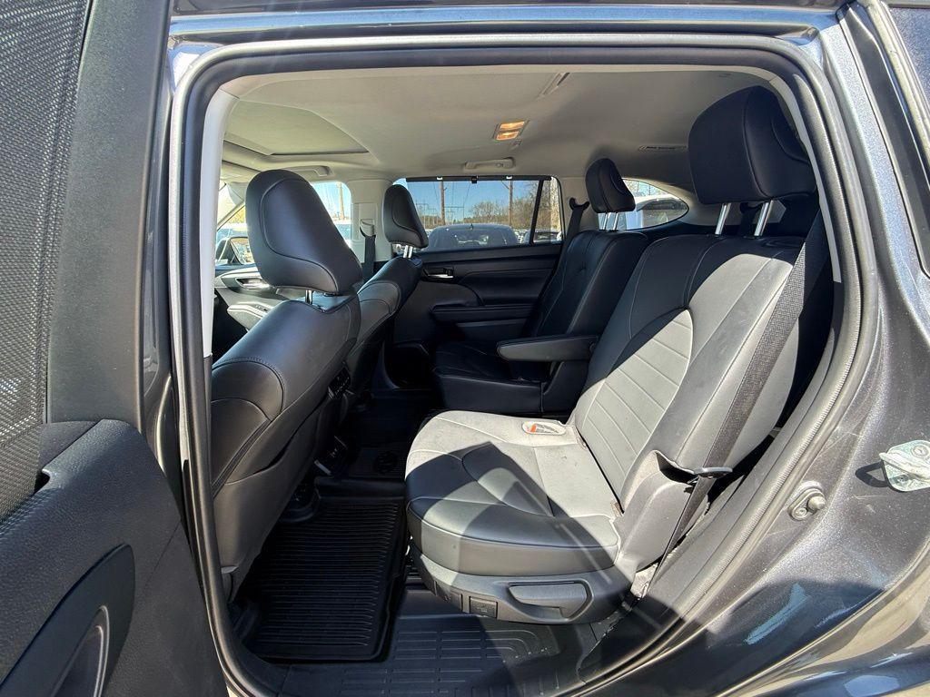 used 2020 Toyota Highlander car, priced at $28,325