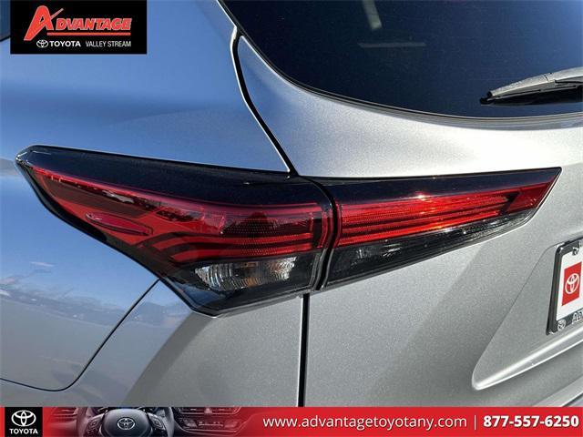 used 2023 Toyota Highlander car, priced at $38,998