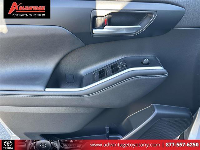 used 2023 Toyota Highlander car, priced at $38,998