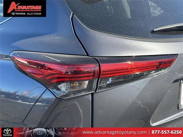 used 2023 Toyota Highlander car