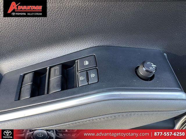 used 2023 Toyota Highlander car