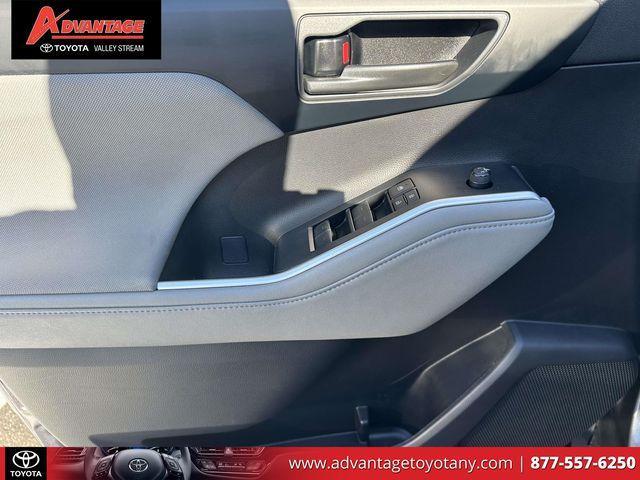 used 2023 Toyota Highlander car