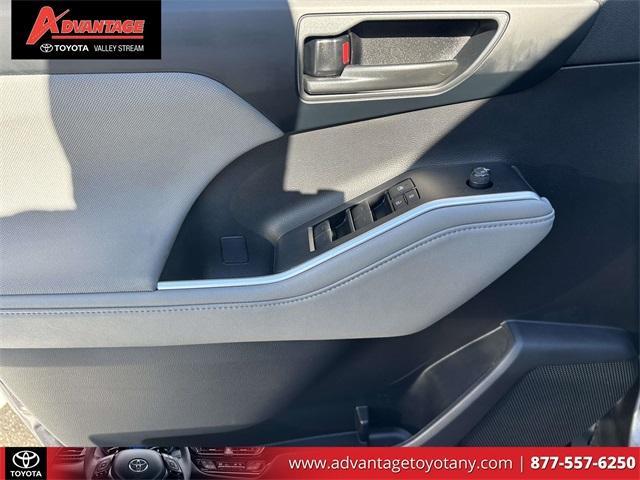 used 2023 Toyota Highlander car