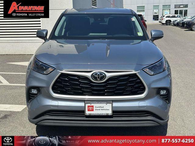 used 2022 Toyota Highlander car, priced at $33,887