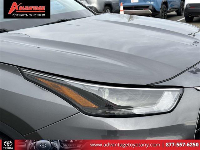used 2022 Toyota Highlander car, priced at $30,199