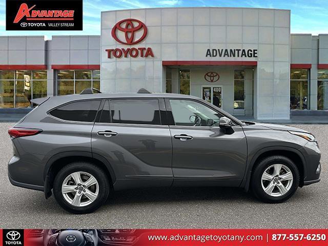 used 2022 Toyota Highlander car, priced at $30,199
